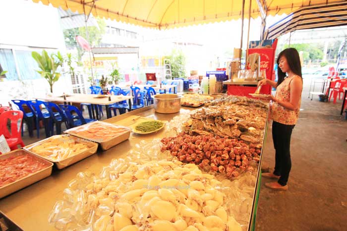 “ร่ำรวยโภชนา” อิ่มคุ้มราคา บุฟเฟต์ทะเลเผา