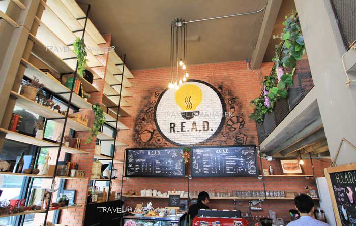 "R.E.A.D. Café" ร้านเก๋ นั่งสบาย คลายหิว 24 ชั่วโมง