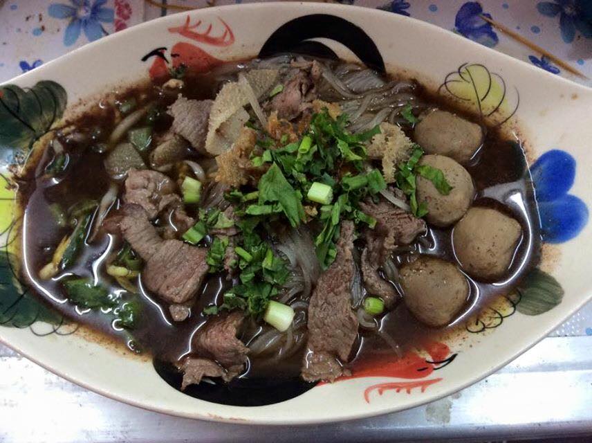 ร้านแวะก่อนถัวะอร่อยดอกเด่ ก๋วยเตี๋ยวเรือโคราช